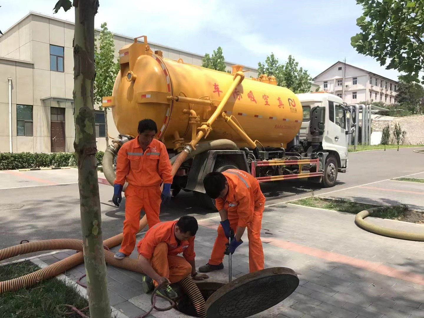 洪山化粪池清理与5-8吨吸粪车施工效率分析